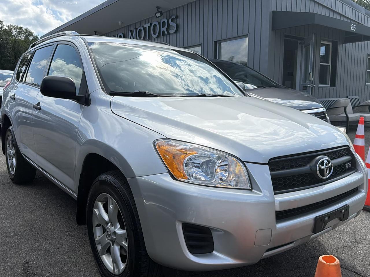 Toyota RAV4 4WD 4dr V6 5-Spd AT (Natl) 2010