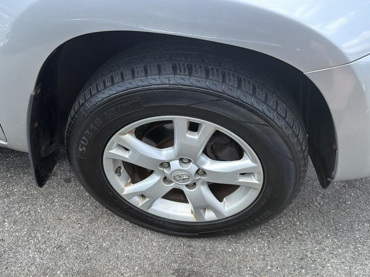 Toyota RAV4 4WD 4dr V6 5-Spd AT (Natl) 2010