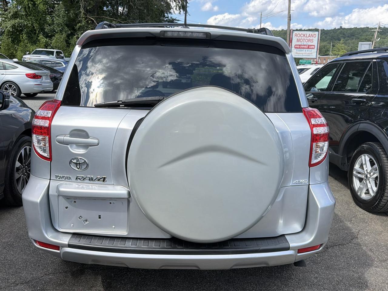 Toyota RAV4 4WD 4dr V6 5-Spd AT (Natl) 2010