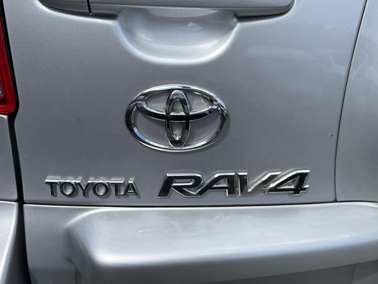 Toyota RAV4 4WD 4dr V6 5-Spd AT (Natl) 2010