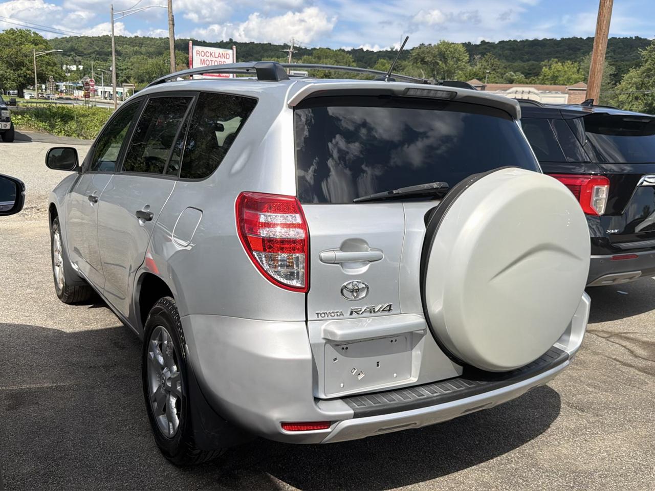 Toyota RAV4 4WD 4dr V6 5-Spd AT (Natl) 2010