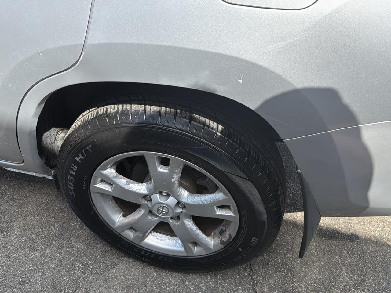 Toyota RAV4 4WD 4dr V6 5-Spd AT (Natl) 2010