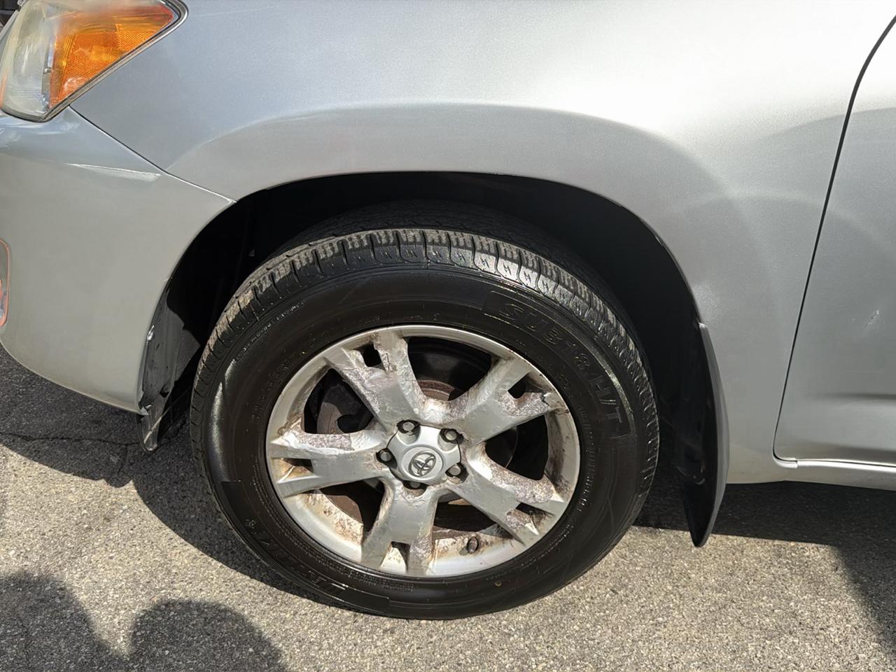 Toyota RAV4 4WD 4dr V6 5-Spd AT (Natl) 2010