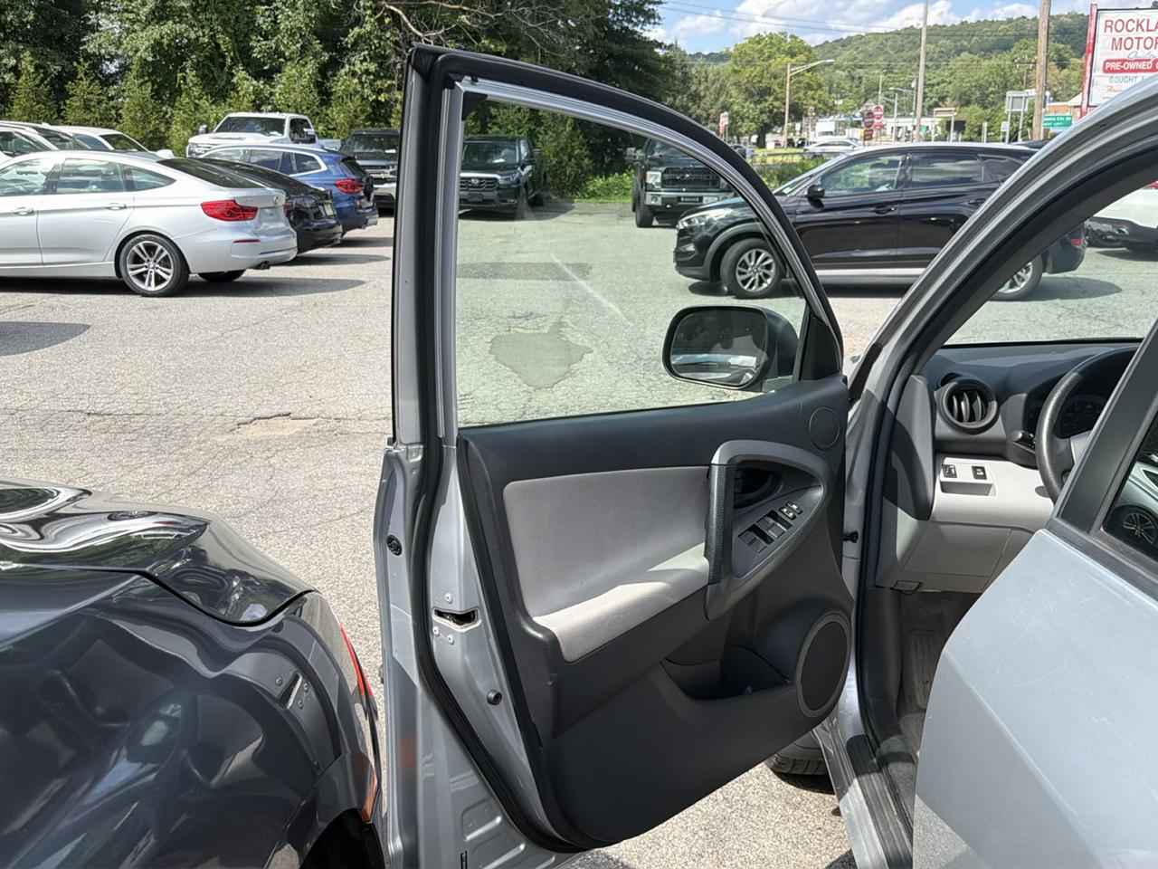 Toyota RAV4 4WD 4dr V6 5-Spd AT (Natl) 2010
