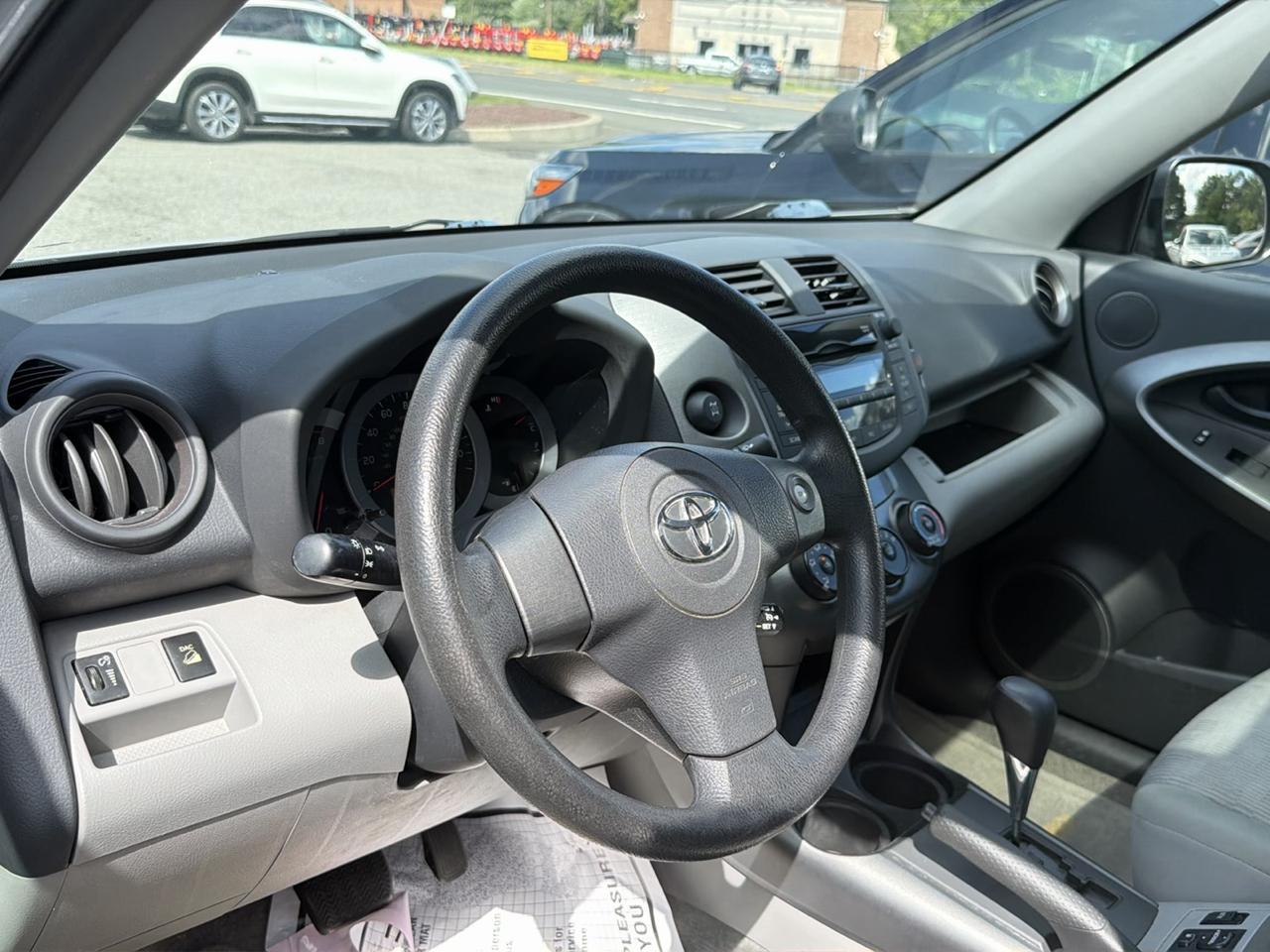 Toyota RAV4 4WD 4dr V6 5-Spd AT (Natl) 2010