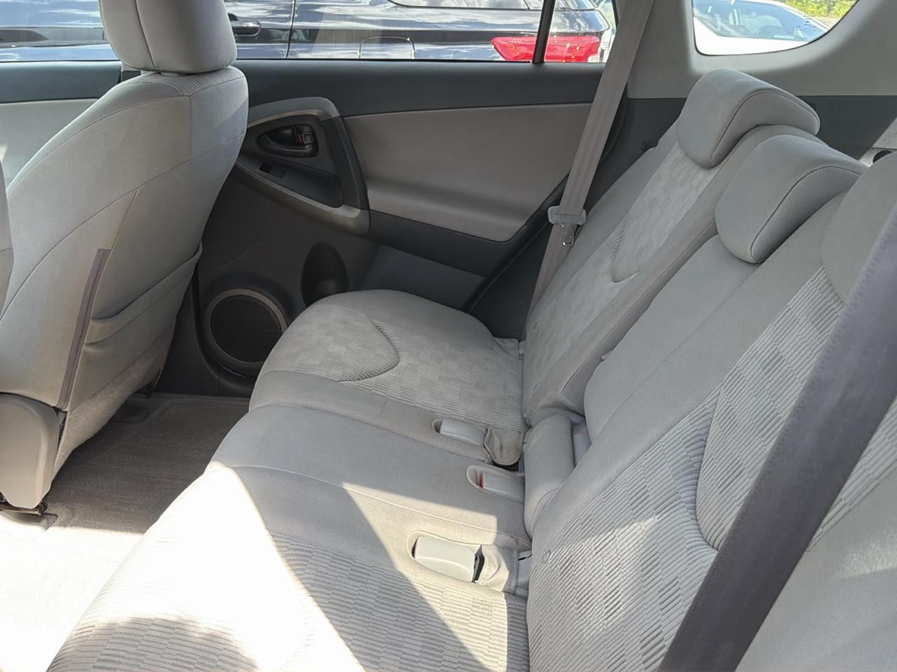 Toyota RAV4 4WD 4dr V6 5-Spd AT (Natl) 2010