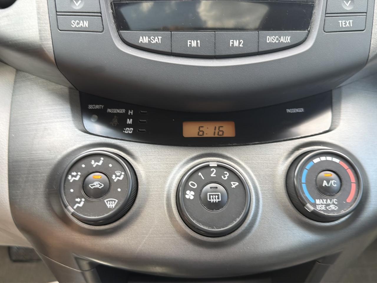 Toyota RAV4 4WD 4dr V6 5-Spd AT (Natl) 2010