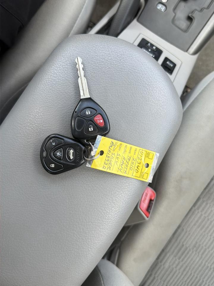 Toyota RAV4 4WD 4dr V6 5-Spd AT (Natl) 2010