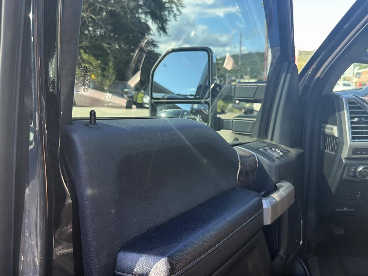 Ford Super Duty F-250 SRW King Ranch 4WD Crew Cab 8' Box 2017