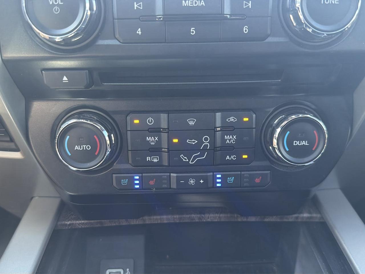 Ford Super Duty F-250 SRW King Ranch 4WD Crew Cab 8' Box 2017