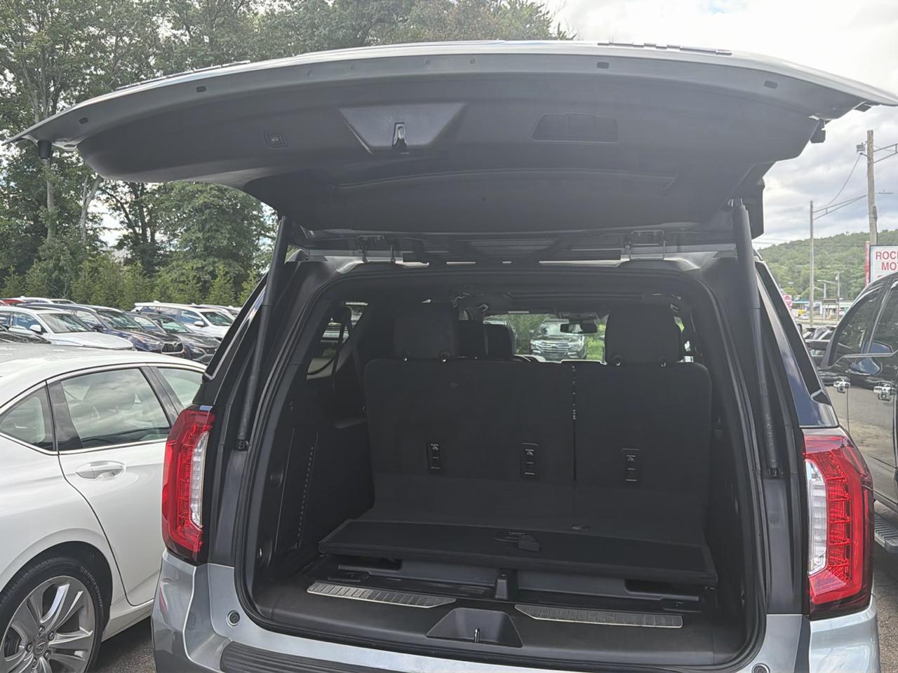 GMC Yukon XL 4WD 4dr AT4 2023