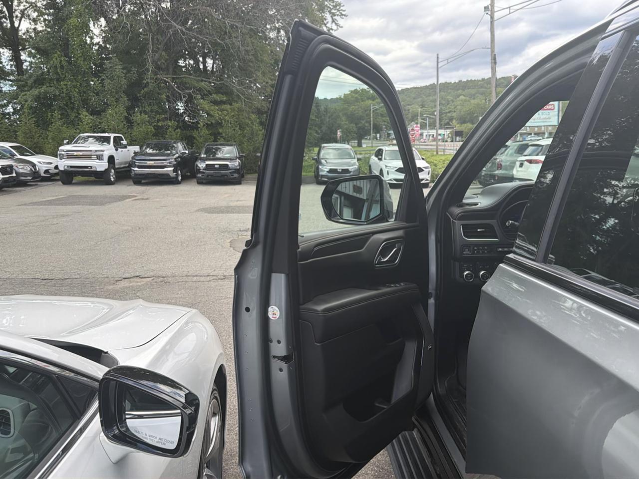 GMC Yukon XL 4WD 4dr AT4 2023