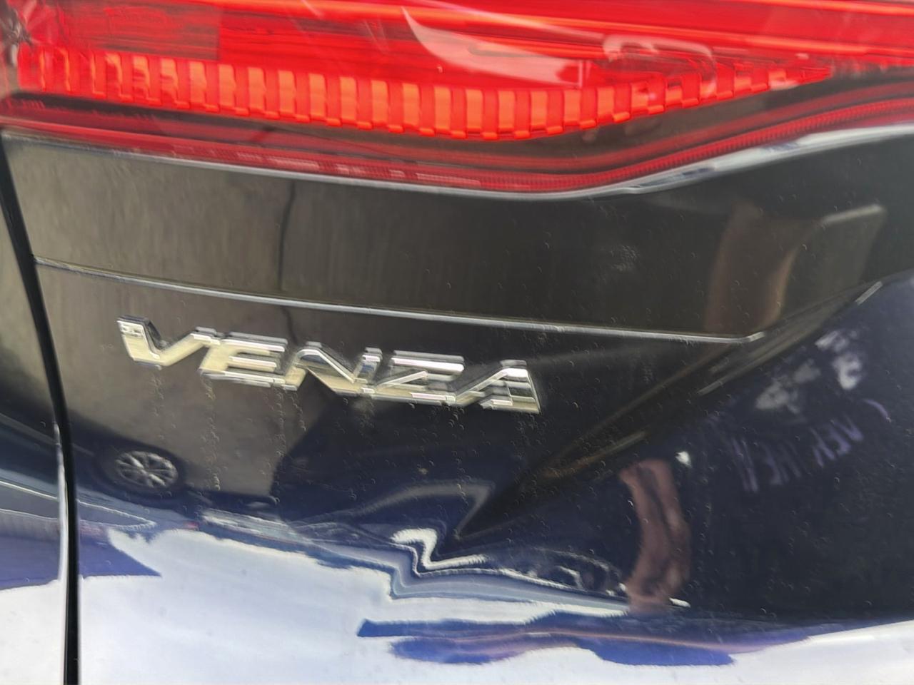 Toyota Venza XLE 2023