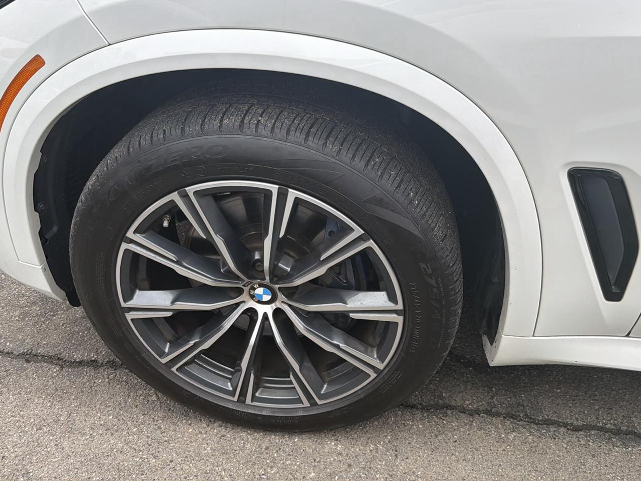 BMW X5 xDrive40i Sports Activity Vehicle 2023