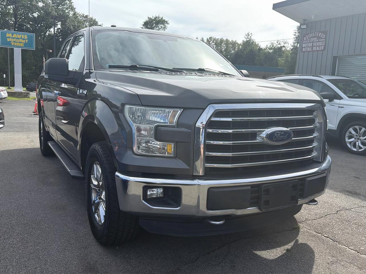 Ford F-150 4WD SuperCab 163" Lariat w/HD Payload Pkg 2015