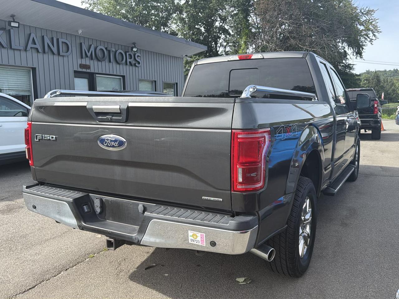 Ford F-150 4WD SuperCab 163" Lariat w/HD Payload Pkg 2015