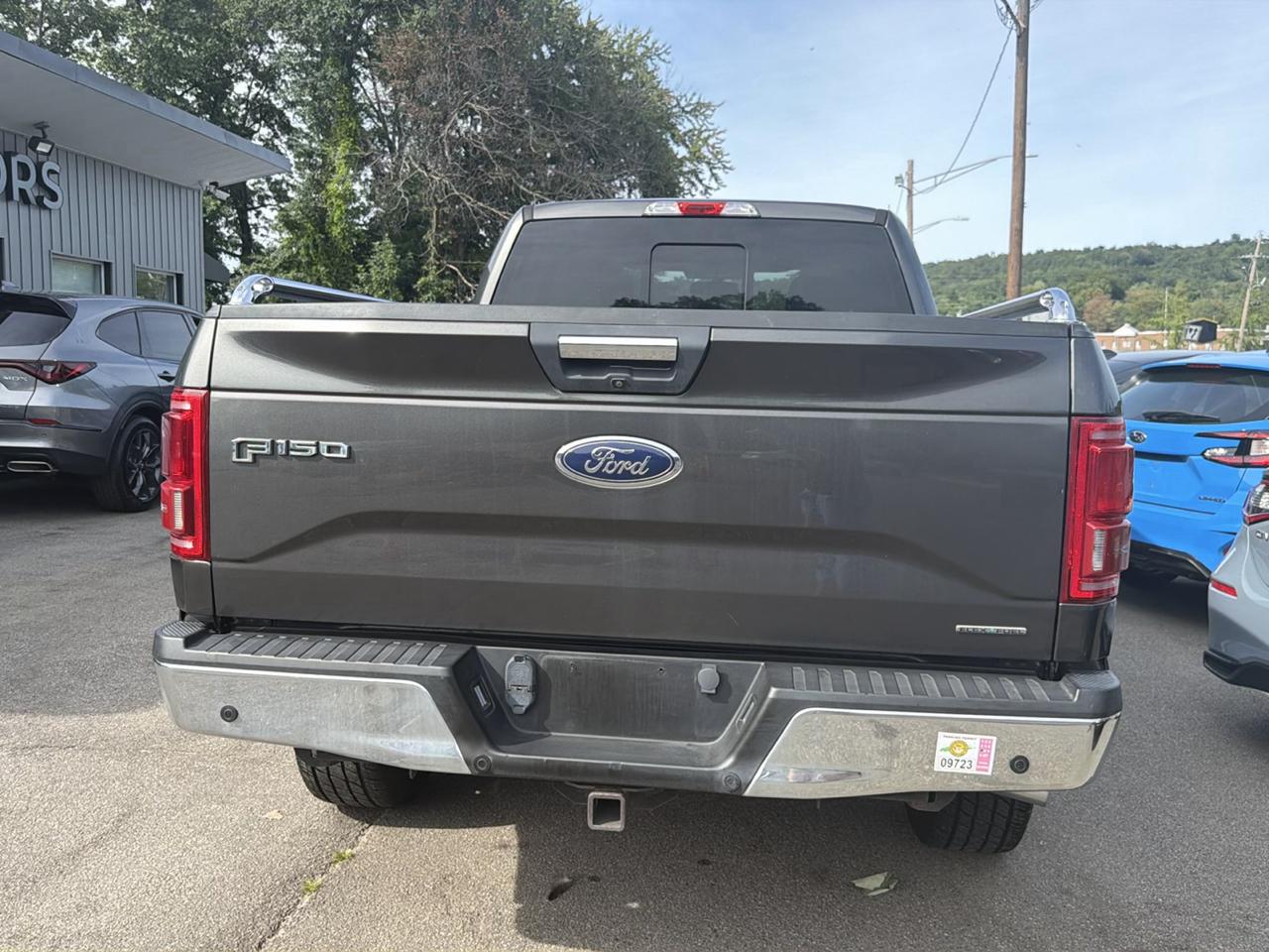 Ford F-150 4WD SuperCab 163" Lariat w/HD Payload Pkg 2015