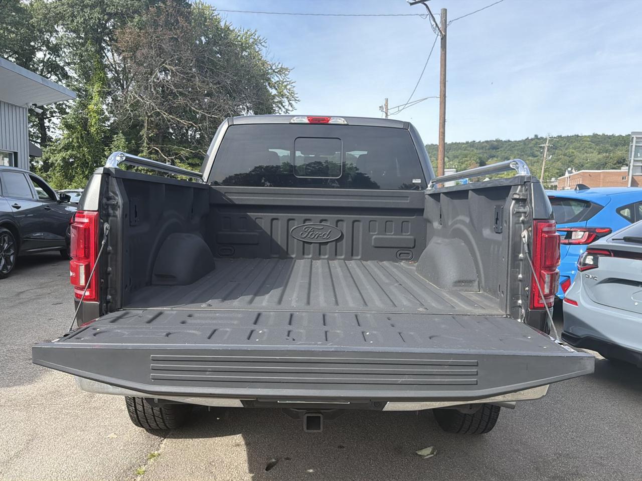 Ford F-150 4WD SuperCab 163" Lariat w/HD Payload Pkg 2015