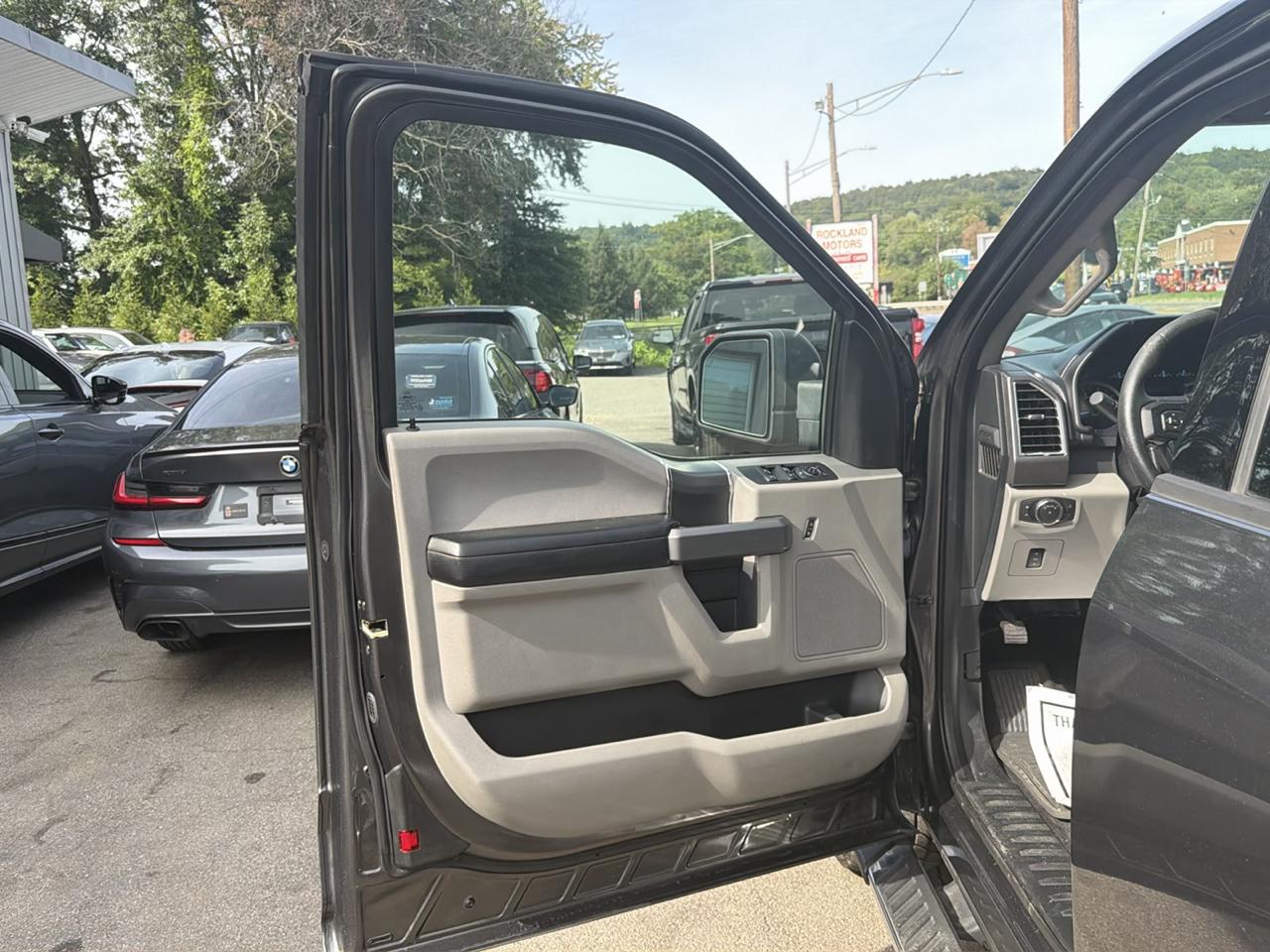 Ford F-150 4WD SuperCab 163" Lariat w/HD Payload Pkg 2015