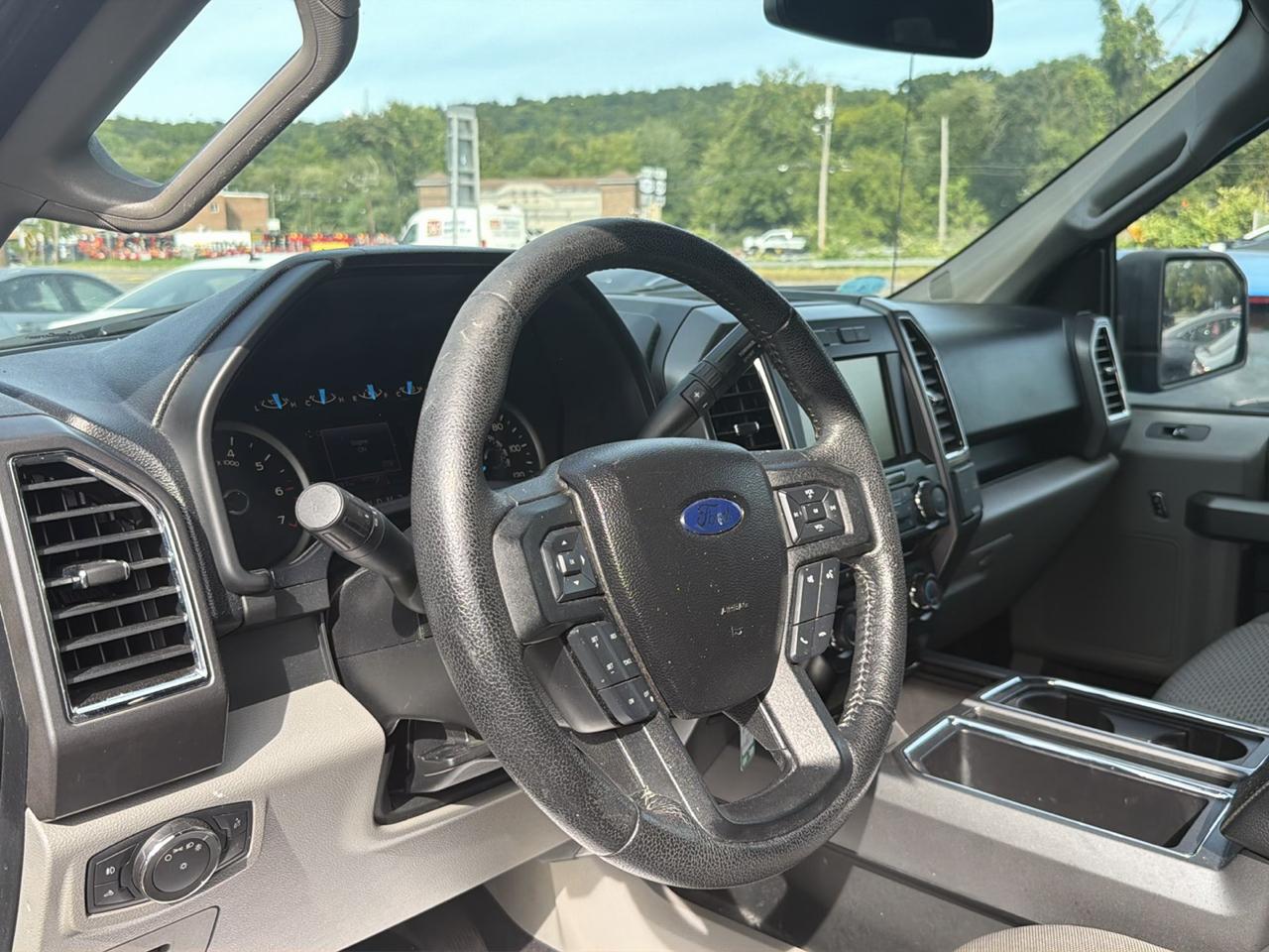 Ford F-150 4WD SuperCab 163" Lariat w/HD Payload Pkg 2015