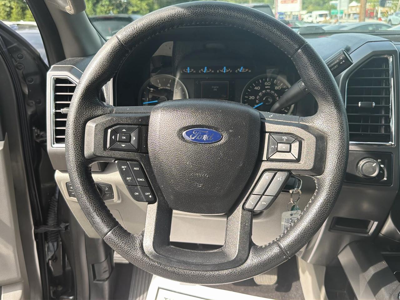 Ford F-150 4WD SuperCab 163" Lariat w/HD Payload Pkg 2015