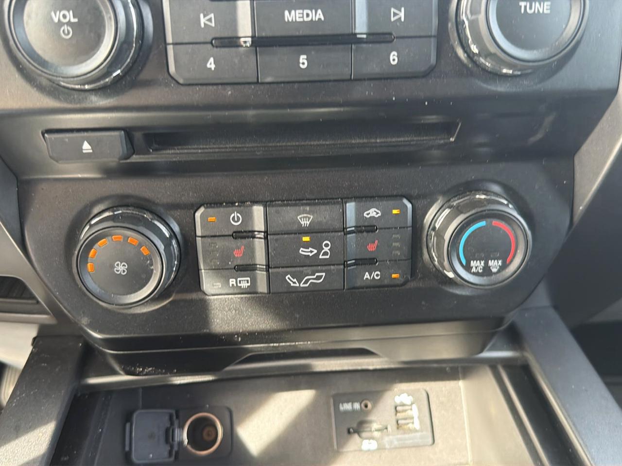 Ford F-150 4WD SuperCab 163" Lariat w/HD Payload Pkg 2015