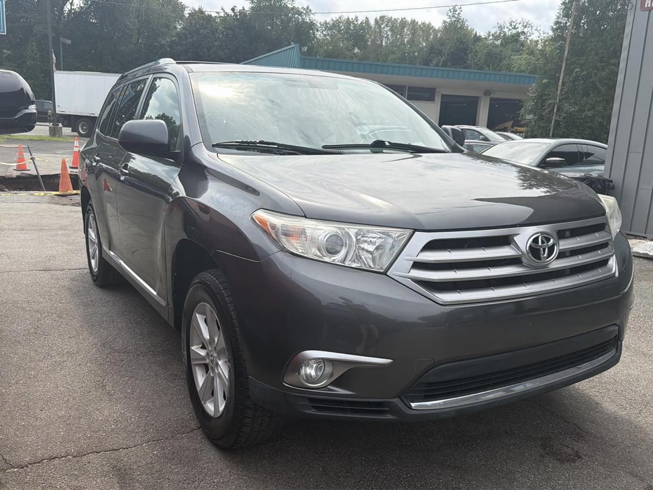 Toyota Highlander 4WD 4dr V6 Base (Natl) 2011
