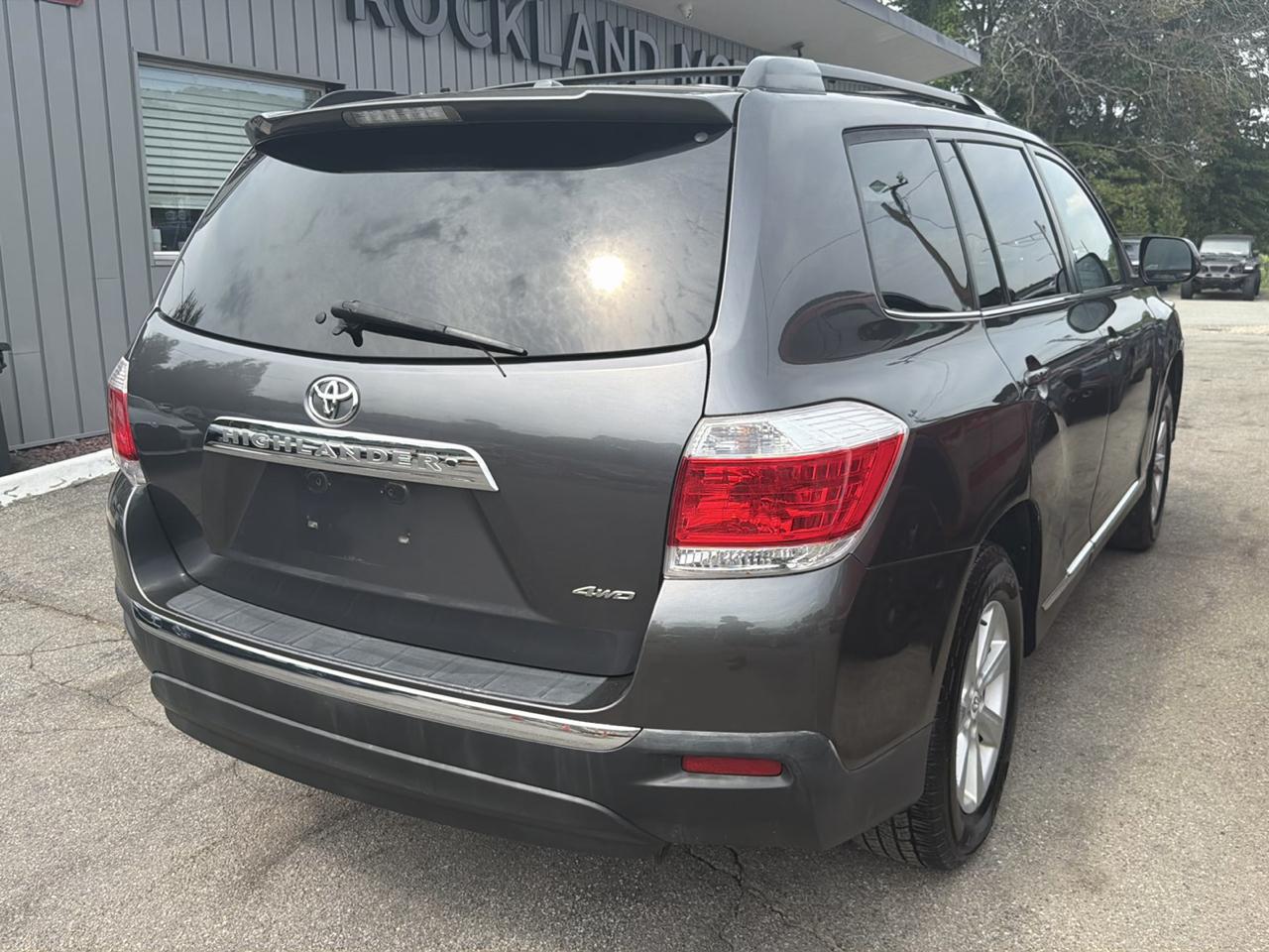 Toyota Highlander 4WD 4dr V6 Base (Natl) 2011