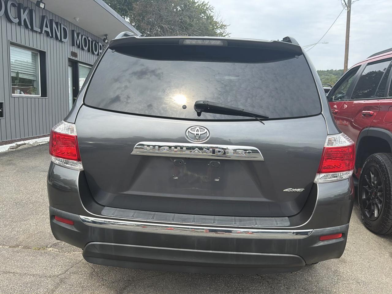 Toyota Highlander 4WD 4dr V6 Base (Natl) 2011