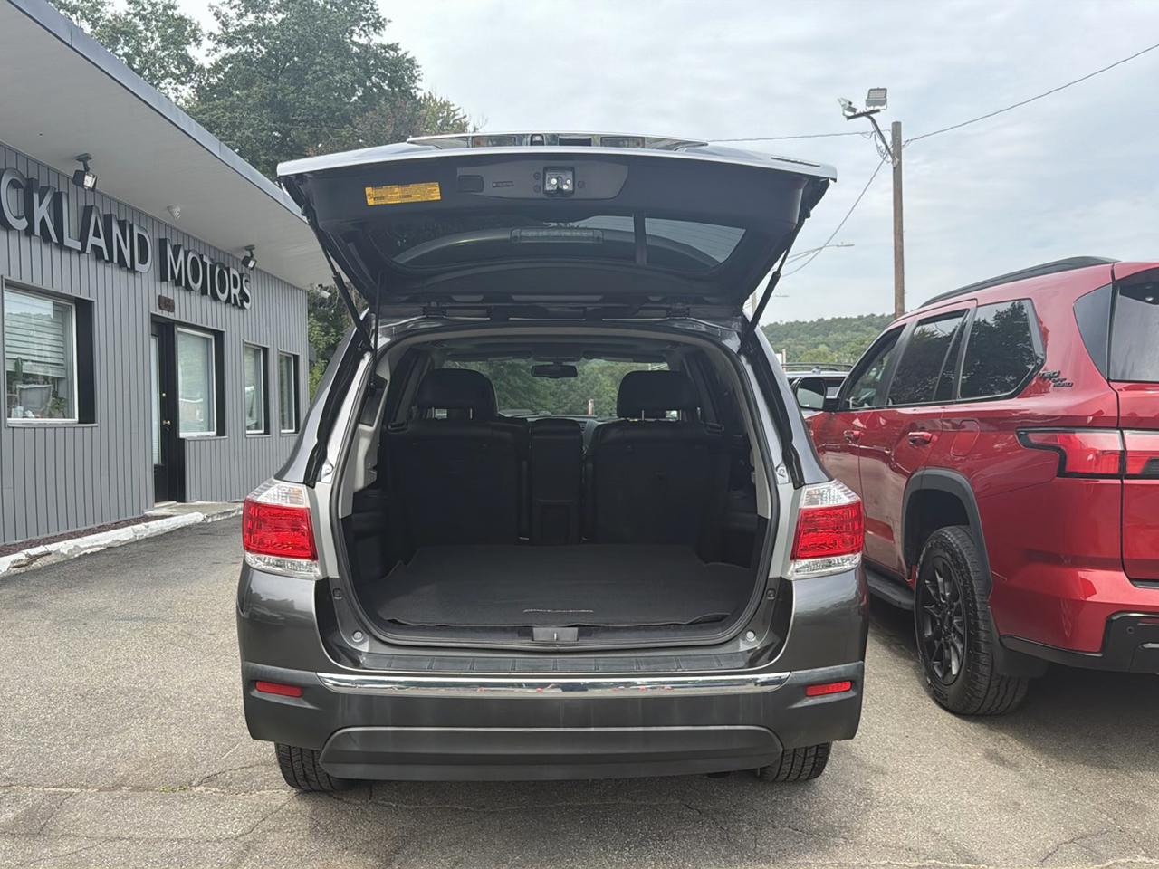 Toyota Highlander 4WD 4dr V6 Base (Natl) 2011