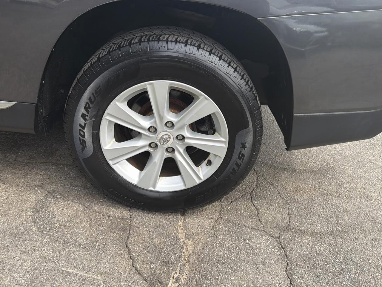 Toyota Highlander 4WD 4dr V6 Base (Natl) 2011