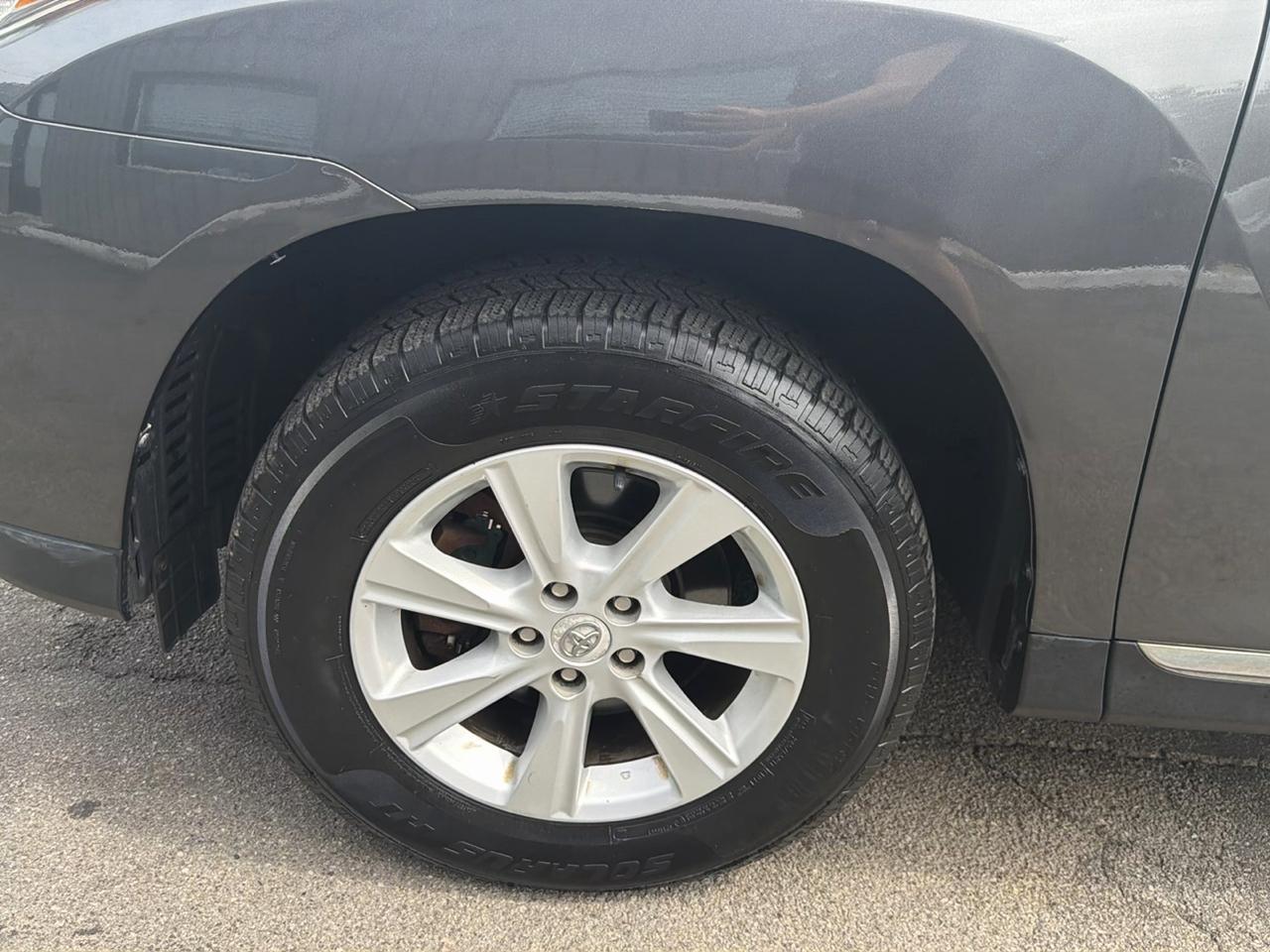 Toyota Highlander 4WD 4dr V6 Base (Natl) 2011