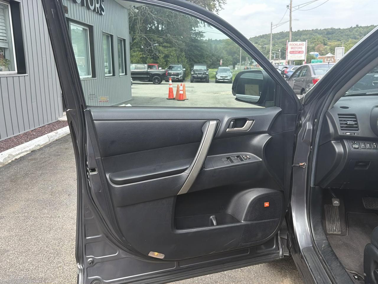 Toyota Highlander 4WD 4dr V6 Base (Natl) 2011