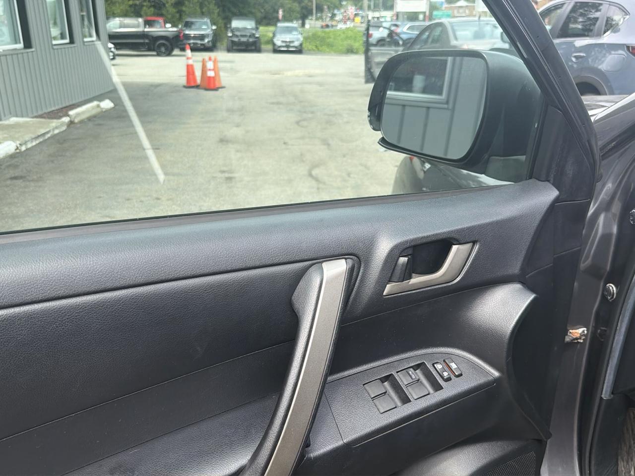 Toyota Highlander 4WD 4dr V6 Base (Natl) 2011