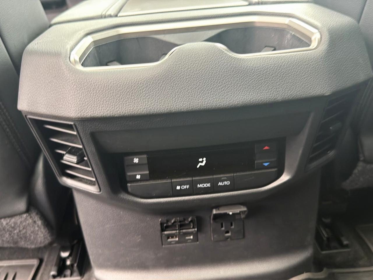 Toyota Sequoia Capstone 4WD (Natl) 2024