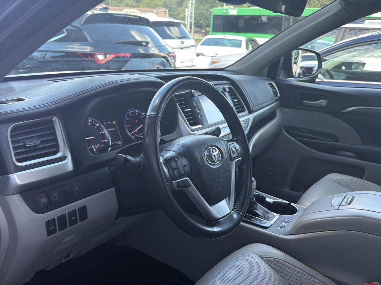 Toyota Highlander Limited V6 AWD (Natl) 2017