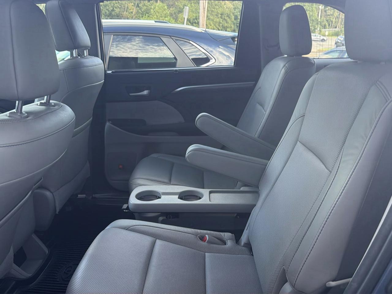 Toyota Highlander Limited V6 AWD (Natl) 2017