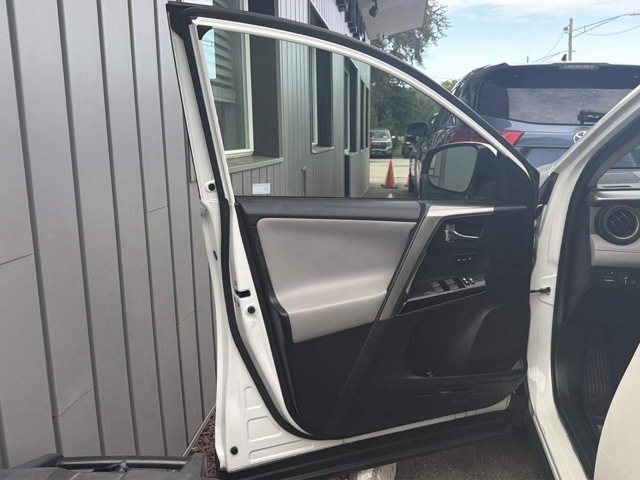 Toyota RAV4 AWD 4dr Limited (Natl) 2016