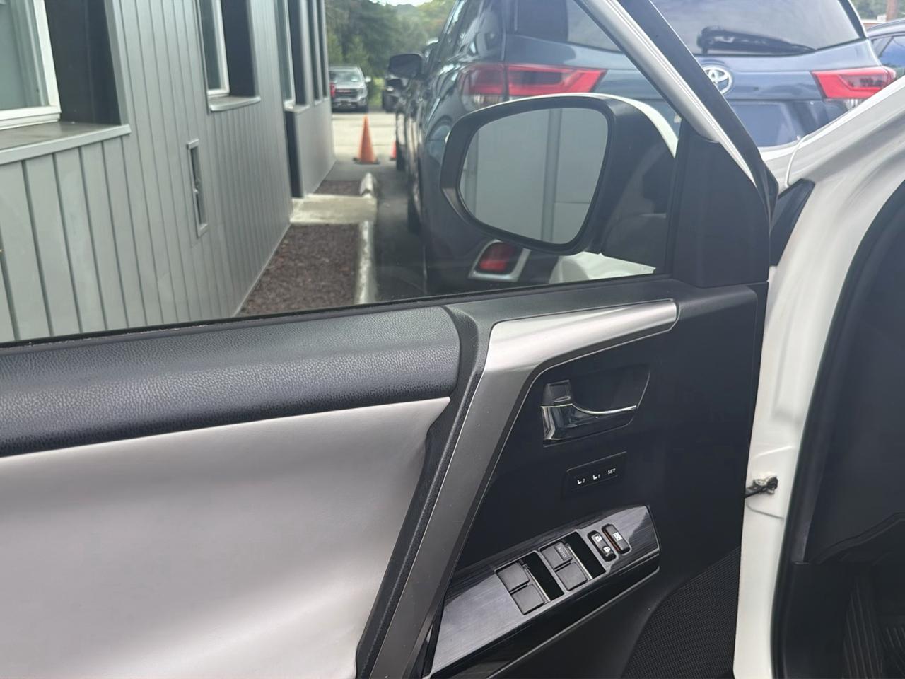 Toyota RAV4 AWD 4dr Limited (Natl) 2016