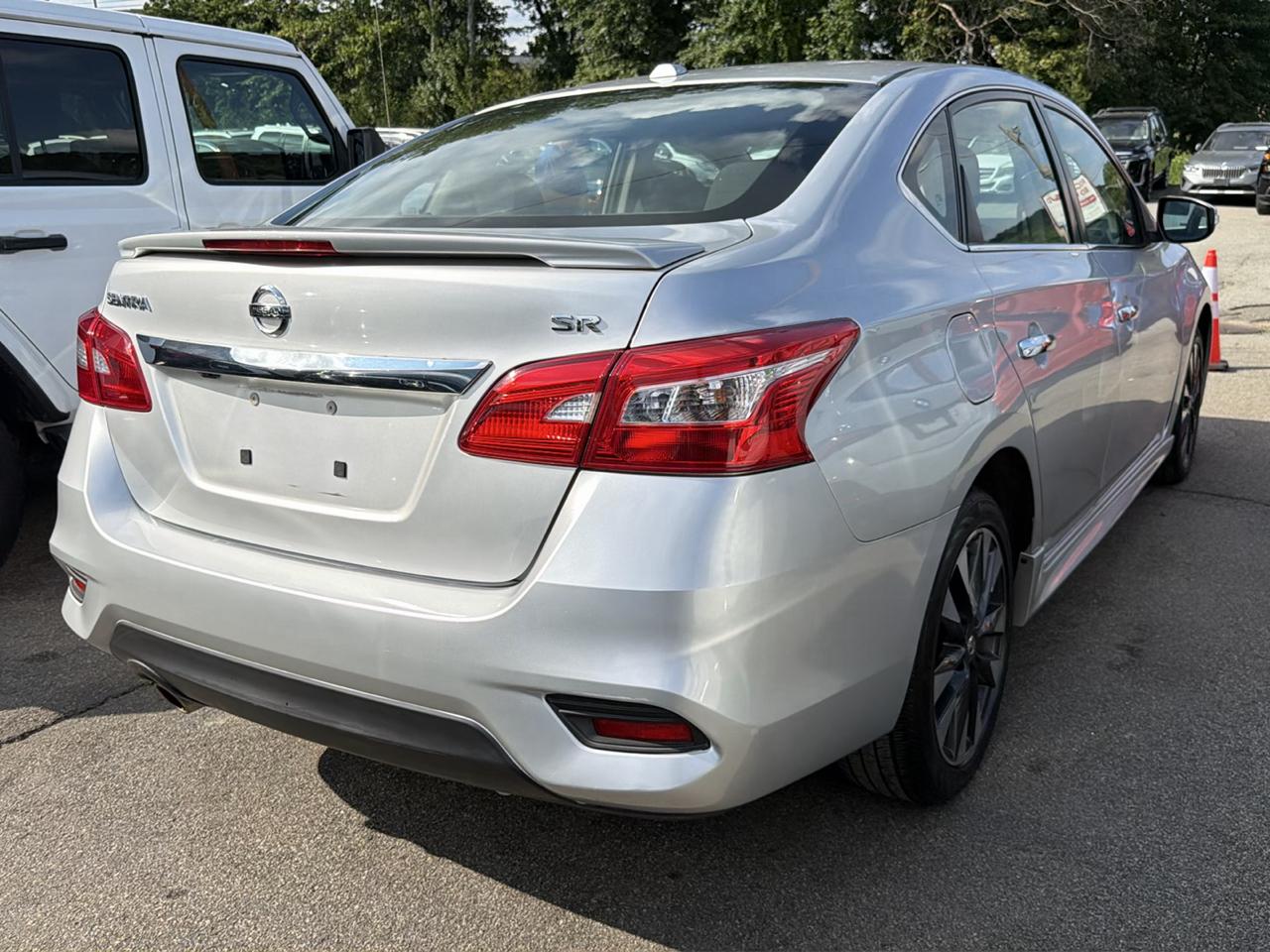 Nissan Sentra 4dr Sdn I4 CVT SR 2016
