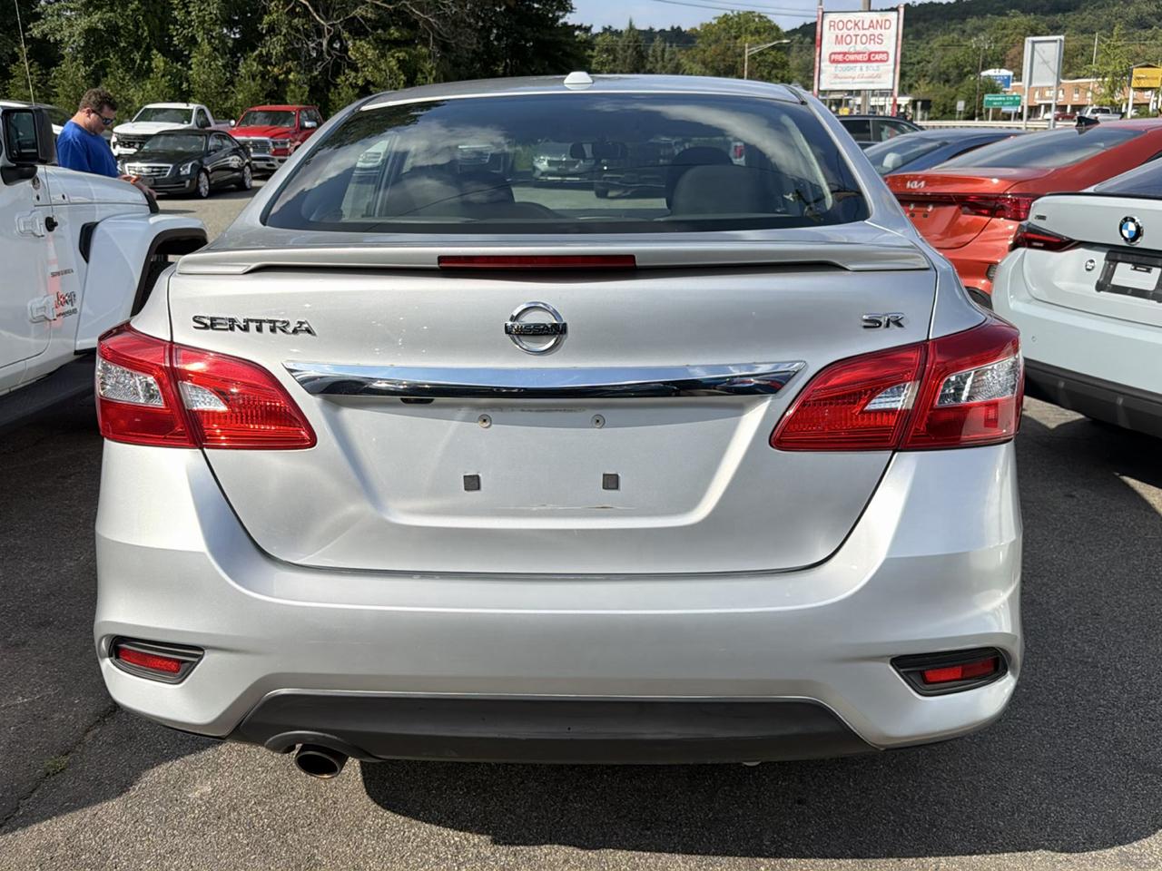 Nissan Sentra 4dr Sdn I4 CVT SR 2016