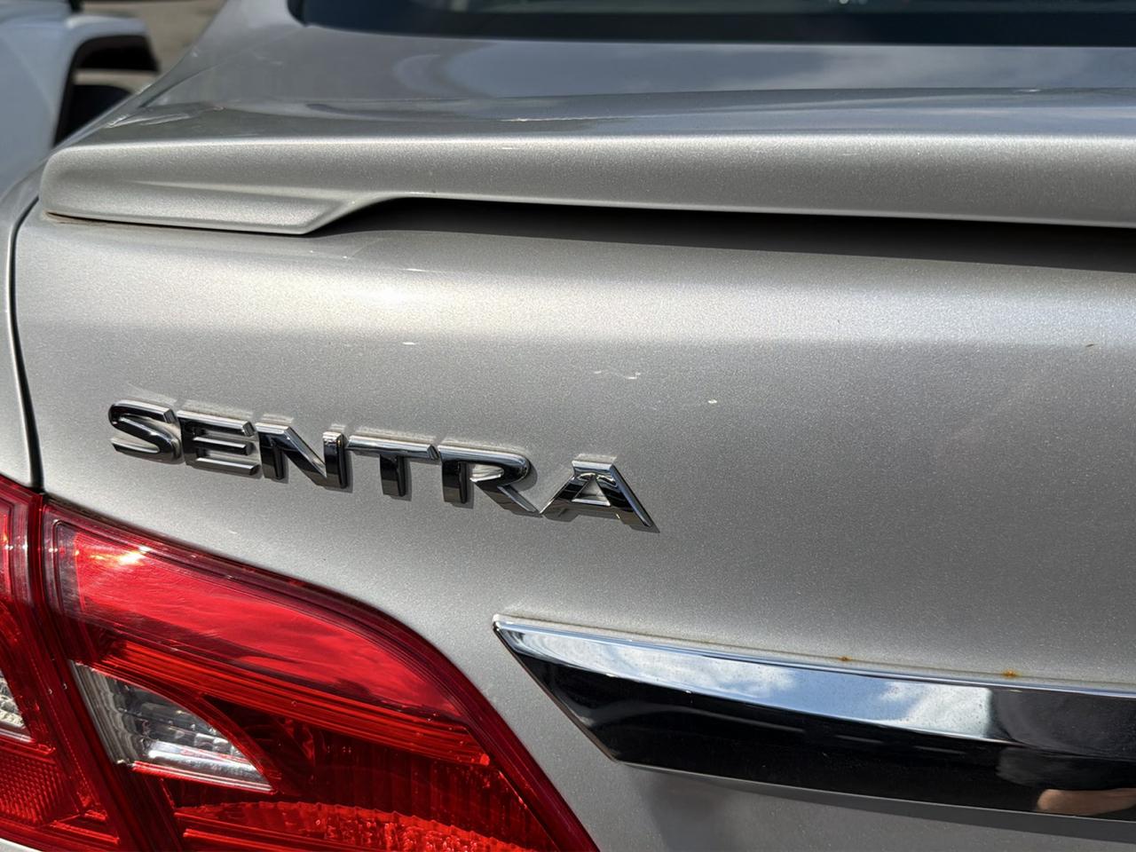 Nissan Sentra 4dr Sdn I4 CVT SR 2016