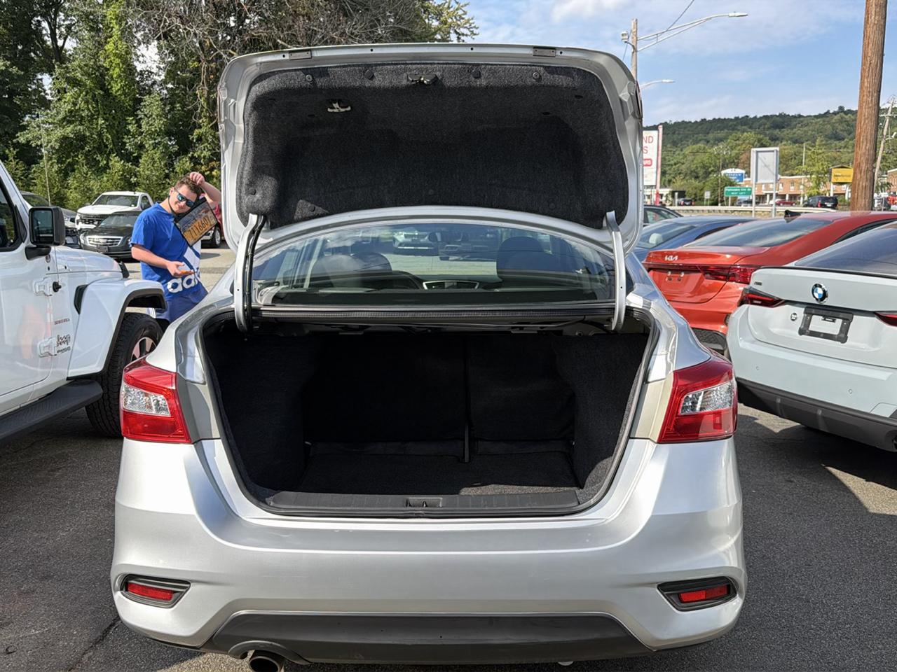 Nissan Sentra 4dr Sdn I4 CVT SR 2016