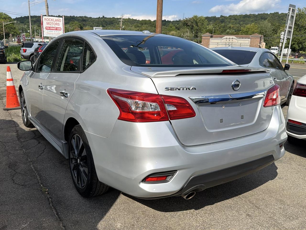 Nissan Sentra 4dr Sdn I4 CVT SR 2016