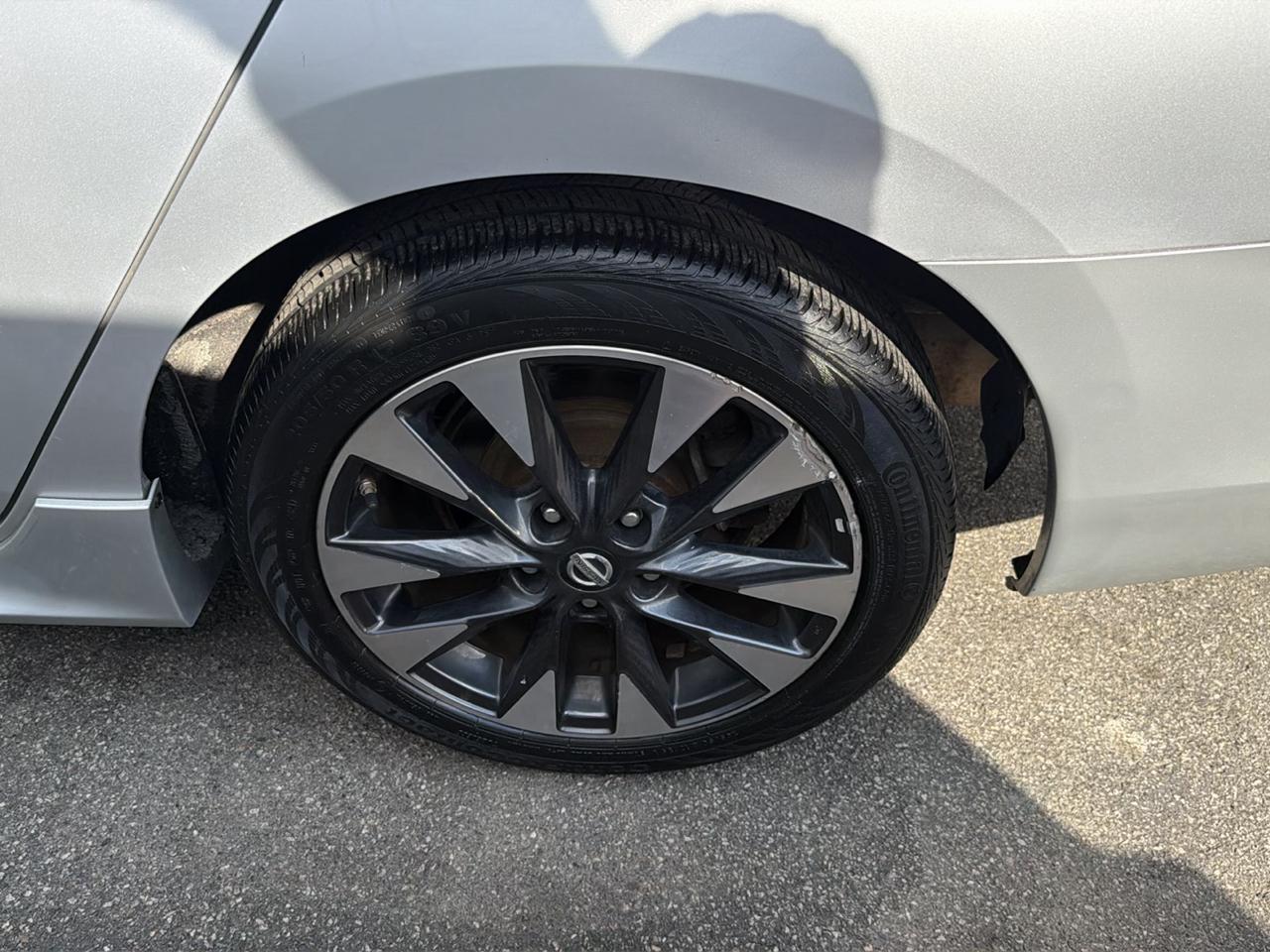 Nissan Sentra 4dr Sdn I4 CVT SR 2016