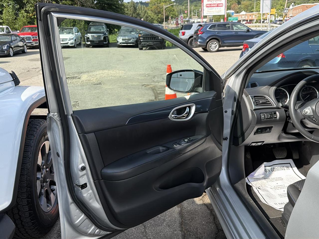 Nissan Sentra 4dr Sdn I4 CVT SR 2016