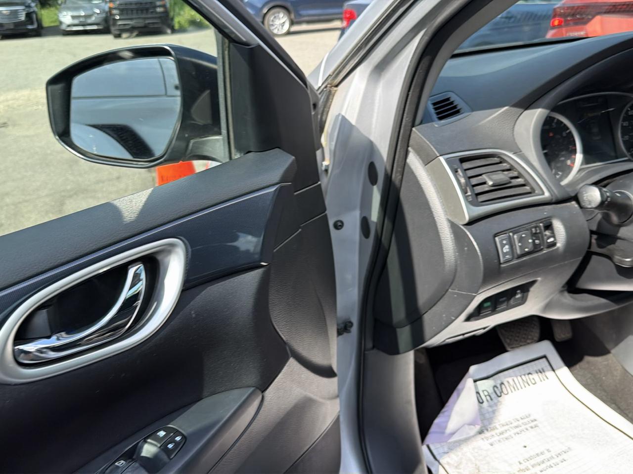 Nissan Sentra 4dr Sdn I4 CVT SR 2016