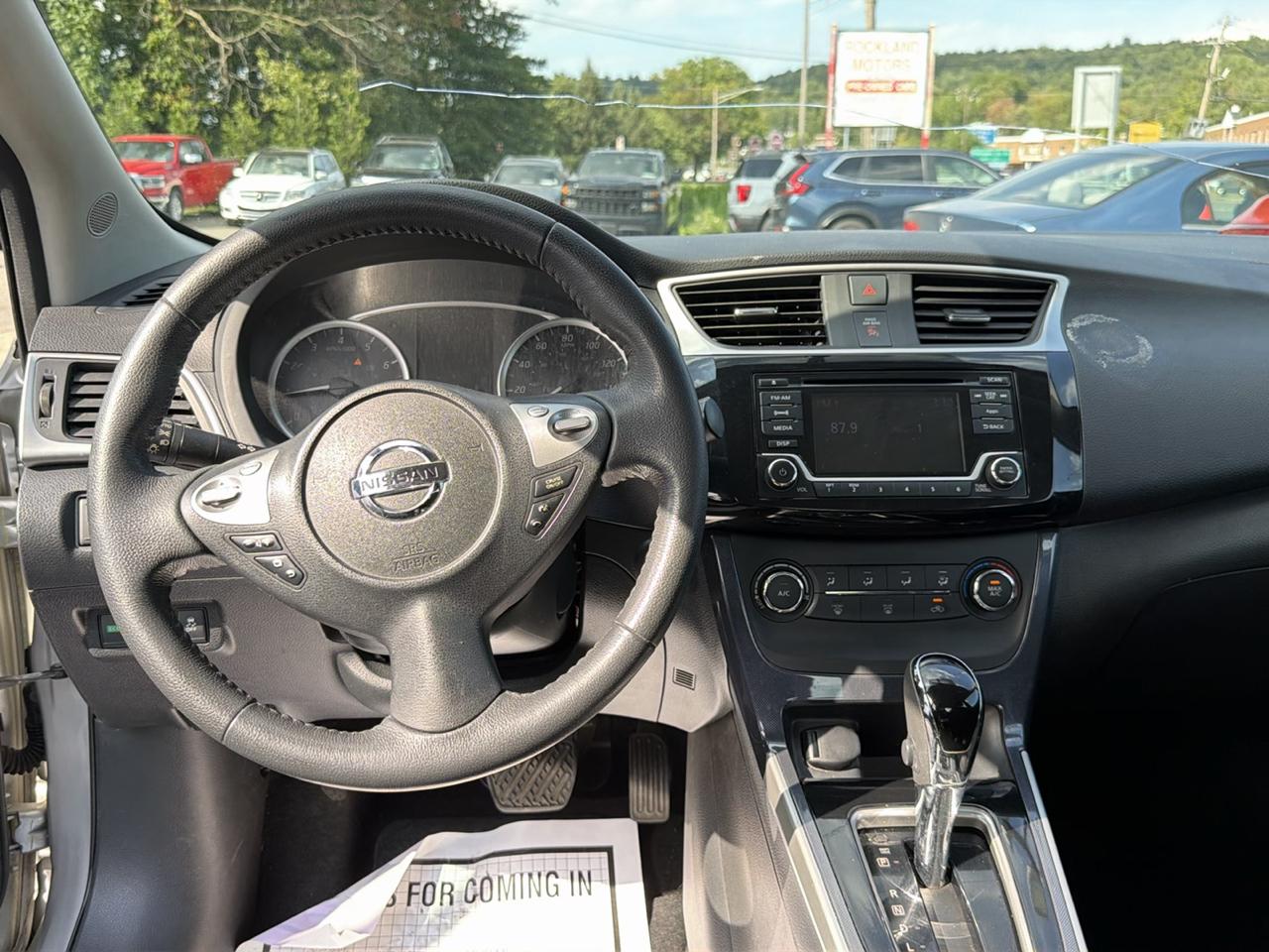 Nissan Sentra 4dr Sdn I4 CVT SR 2016