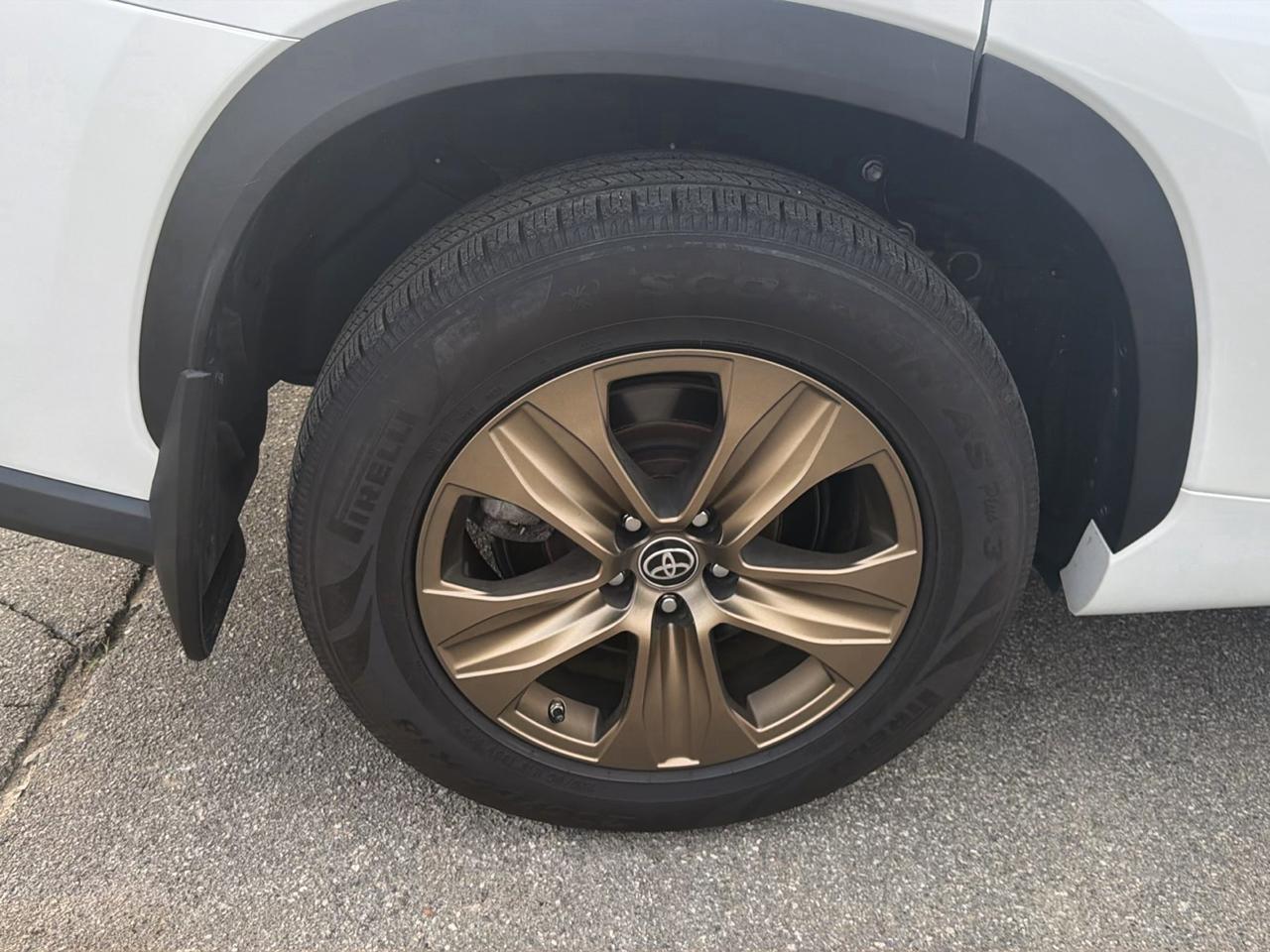 Toyota Highlander Hybrid Bronze Edition AWD (Natl) 2023