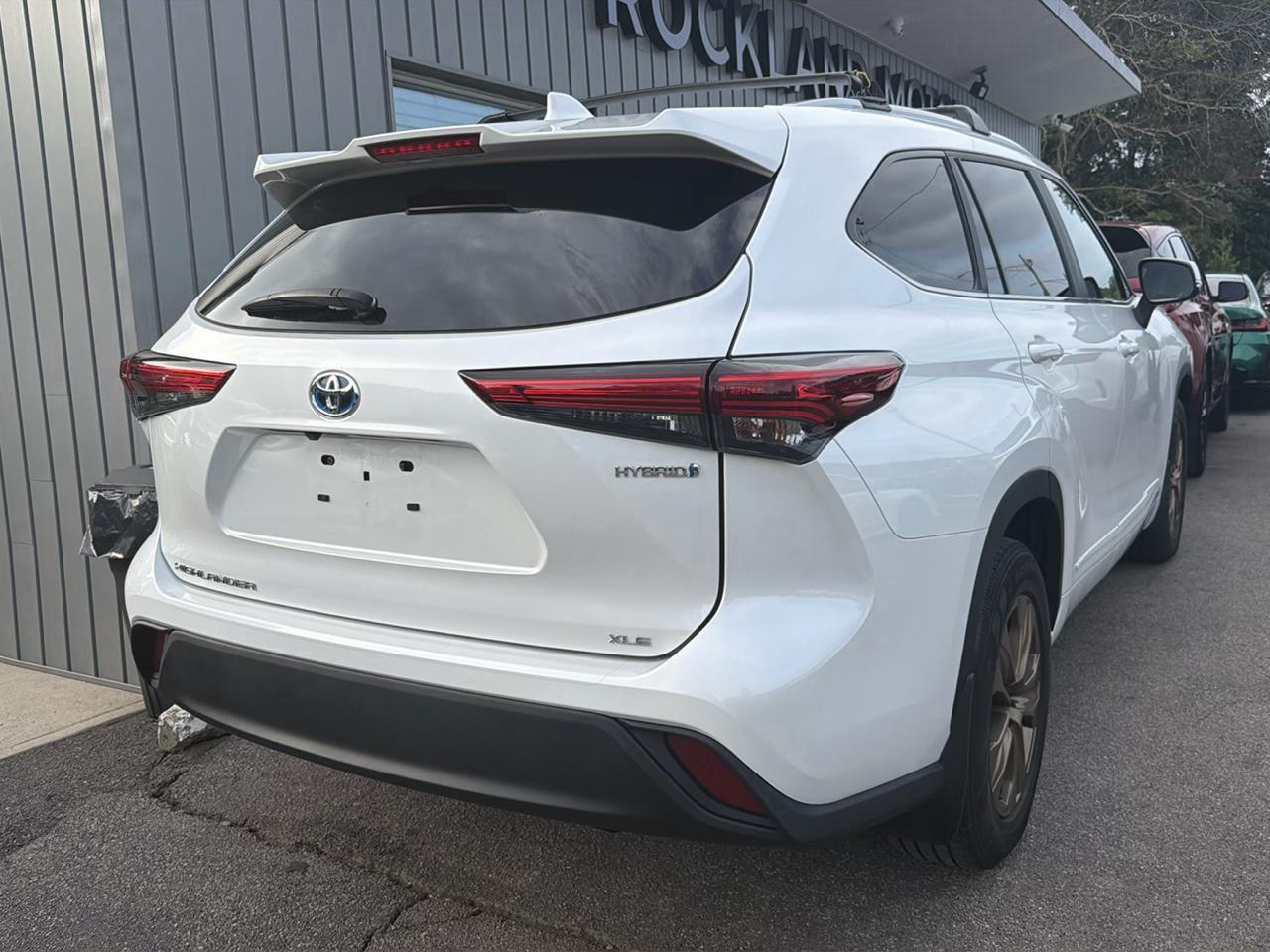 Toyota Highlander Hybrid Bronze Edition AWD (Natl) 2023